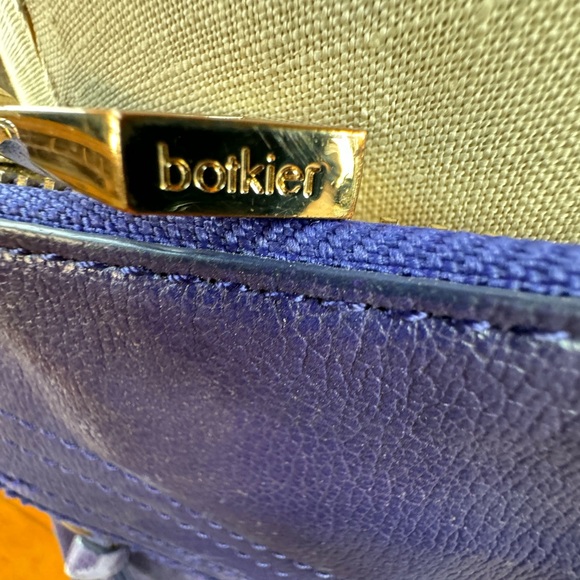 Botkier cross body or shoulder bag - Picture 4 of 8